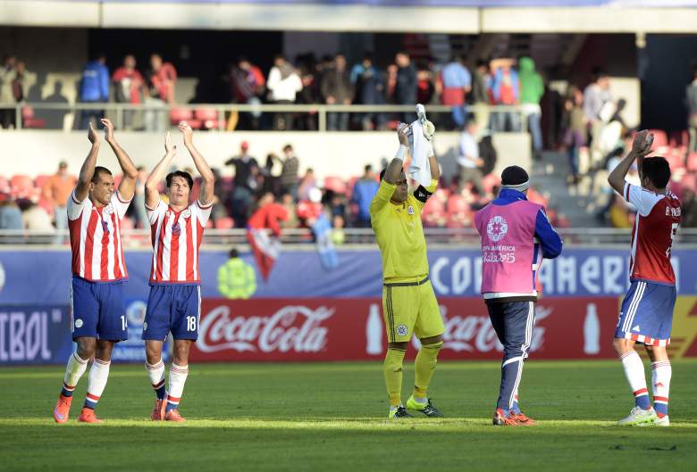 Paraguayan players wave after the  2015 Copa America football championship match, in La Serena, Chile, on June 20, 2015.    AFP PHOTO / JUAN MABROMATA        (Photo credit should read JUAN MABROMATA/AFP/Getty Images)