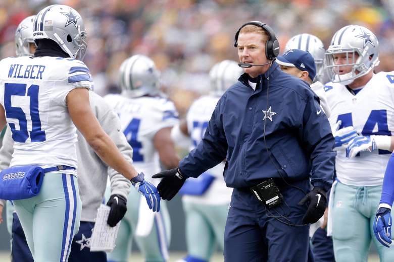 GREEN BAY, WI - JANUARY 11:  Head coach of the Dallas Cowboys, Jason Garrett, talks with his team in the first quarter of the 2015 NFC Divisional Playoff game against the Green Bay Packers at Lambeau Field on January 11, 2015 in Green Bay, Wisconsin.  (Photo by Mike McGinnis/Getty Images)