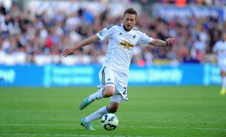 Gylfi Sigurdsson led Swansea to the brink of European play in 2014-2015 and looks to help the Welsh side progress further in 2015-2016.  (Getty)
