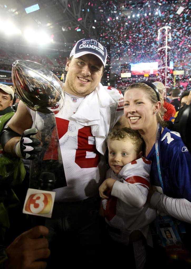 GLENDALE, AZ - FEBRUARY 03: (L-R) Chris Snee #76 of the New York Giants wife Kate and son Dylan celebrate after the Giants defeated the New England Patriots 17-14 during Super Bowl XLII on February 3, 2008 at the University of Phoenix Stadium in Glendale, Arizona. Katie Snee is the daughter of New York Giants coach Tom Coughlin. (Photo by Andy Lyons/Getty Images)