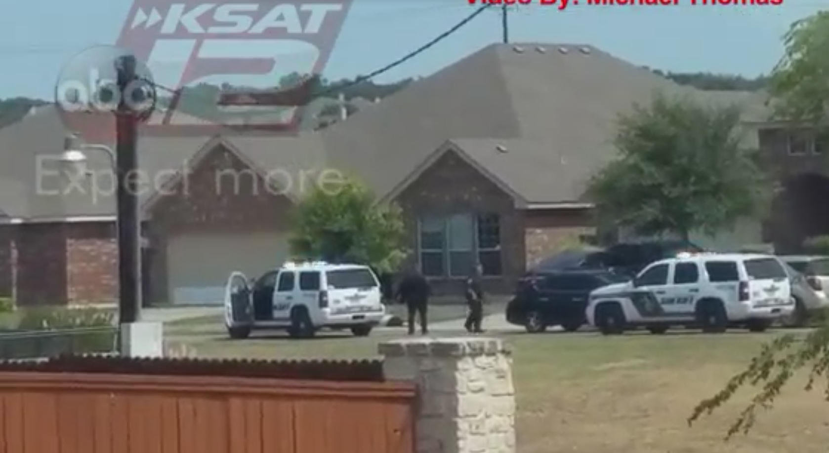 gilbert flores, bexar county sheriffs, cops shoot man with hands up
