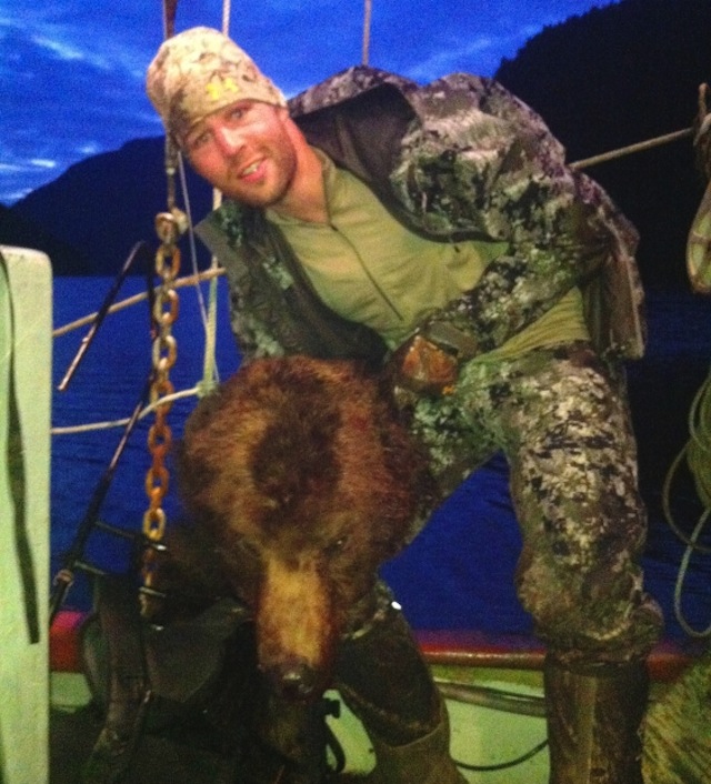 Clayton Stoner, Clayton Stoner NHL, Clayton Stoner bear hunt, clayton stoner grizzly bear