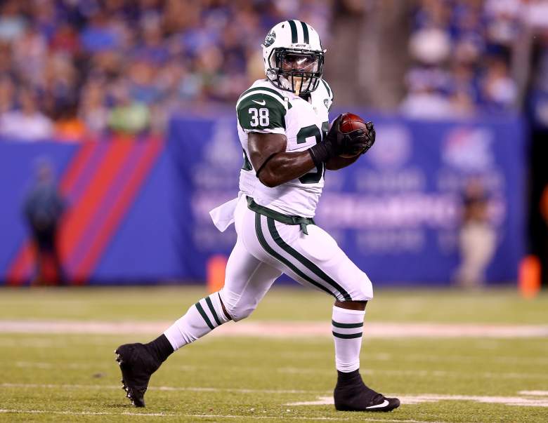 EAST RUTHERFORD, NJ - AUGUST 29: Zac Stacy #38 of the New York Jets catches the ball and runs it in for a touchdown in the second quater against the New York Giants during preseason action at MetLife Stadium on August 29, 2015 in East Rutherford, New Jersey. (Photo by Elsa/Getty Images)