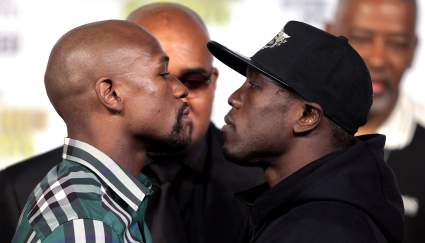 How To Stream Mayweather vs. Berto, Legally