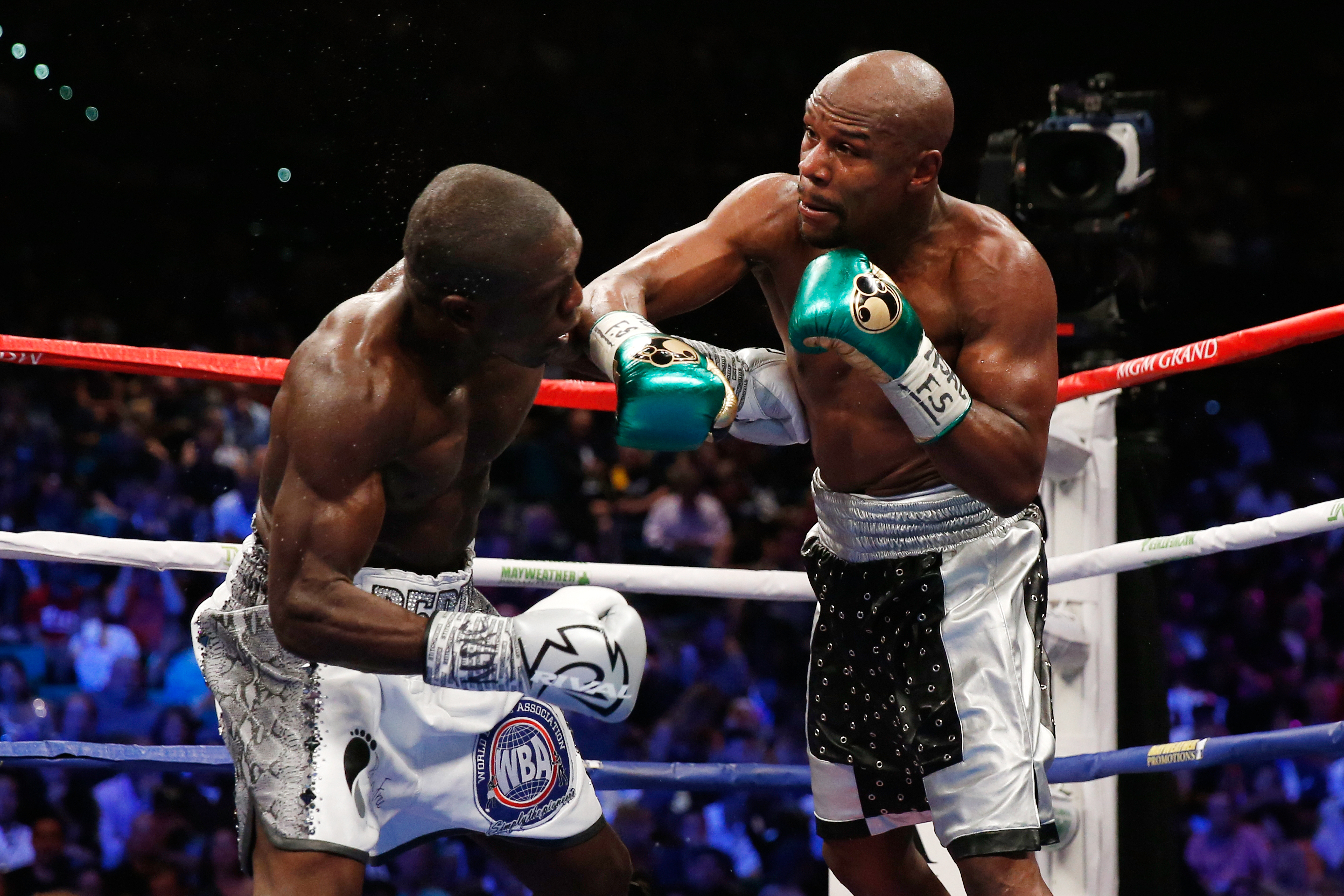 Floyd Mayweather Jr. defeated Andre Berto  at MGM Grand Garden Arena. (Getty)