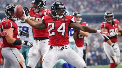 WATCH: Devonta Freeman Scores to Put Falcons Up Late