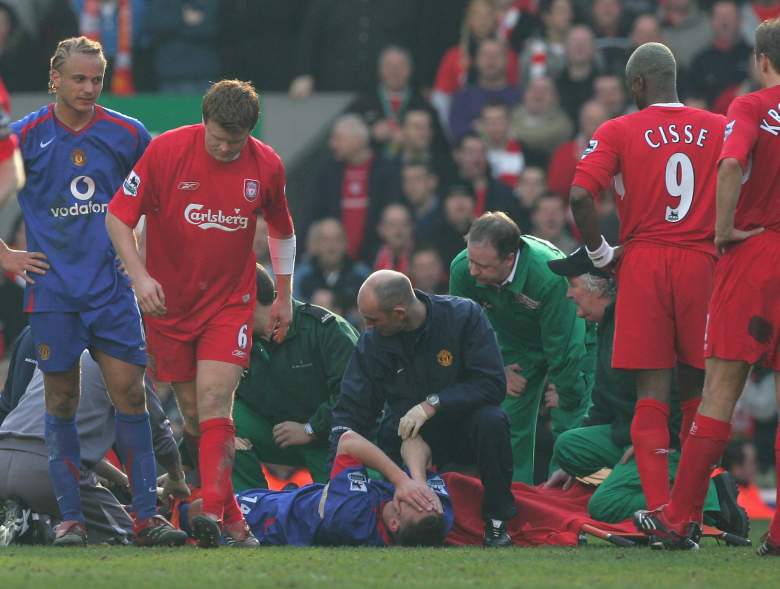 Alan Smith broke his leg against Liverpool in February, 2006 and was never the same. (Getty)