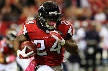WATCH: Devonta Freeman Scores 3 Times for Falcons