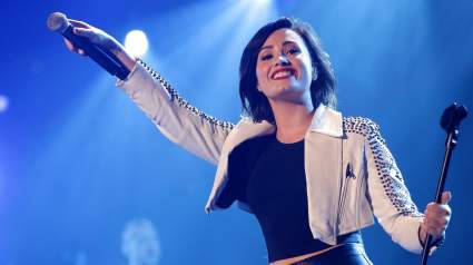 Demi Lovato to Sing National Anthem at World Series Game 4