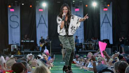 Sara Evans to Perform National Anthem at Game 2 of World Series