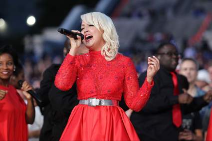 WATCH: Meghan Linsey Sings Anthem Before Cowboys-Saints