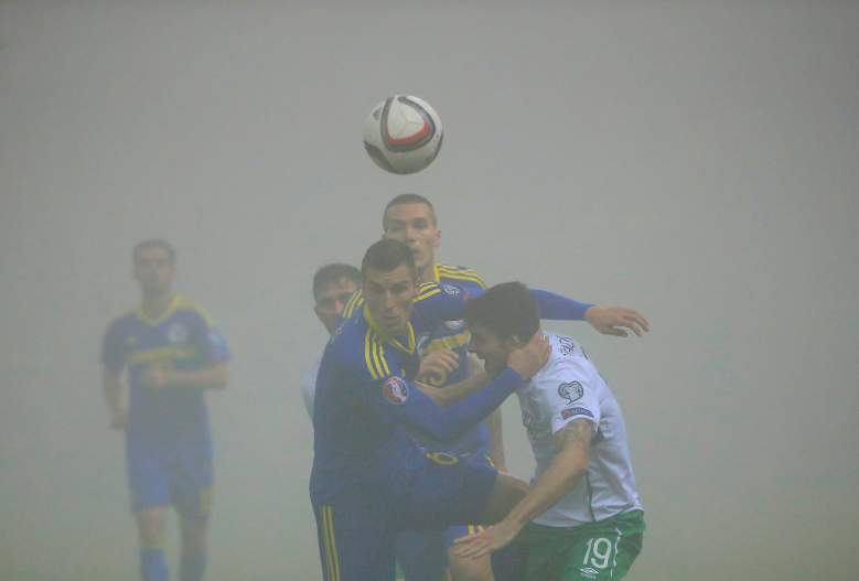 Bosnia-Herzegovia and Republic of Ireland played through intense fog for most of the second half in the 1-1 draw on November 13, 2015. (Getty)
