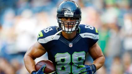 WATCH: Jimmy Graham Suffers Ugly Leg Injury vs. Steelers