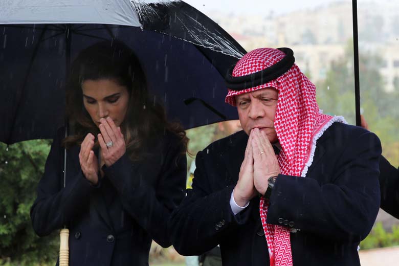 Jordan's King Abdullah II (R) and his wife Queen Rania recite the Fatiha, or Islam's prayer of the dead, during a memorial service marking the tenth anniversary of the Amman bombings, on November 9, 2015, in the capital Amman. (Getty)