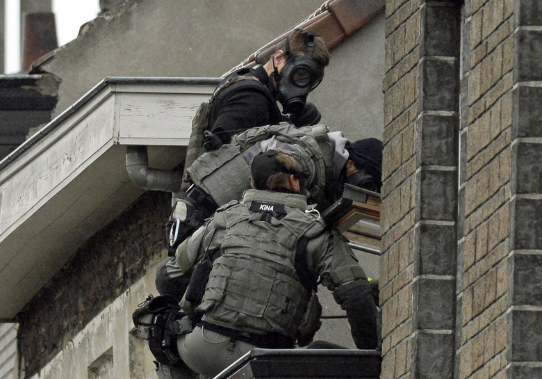 Belgium special force officers climb the outside of a house as they prep[are to enter in the Rue Delaunoy in Molenbeek-Saint-Jean of Brussels, on November 16, 2015. (Getty)
