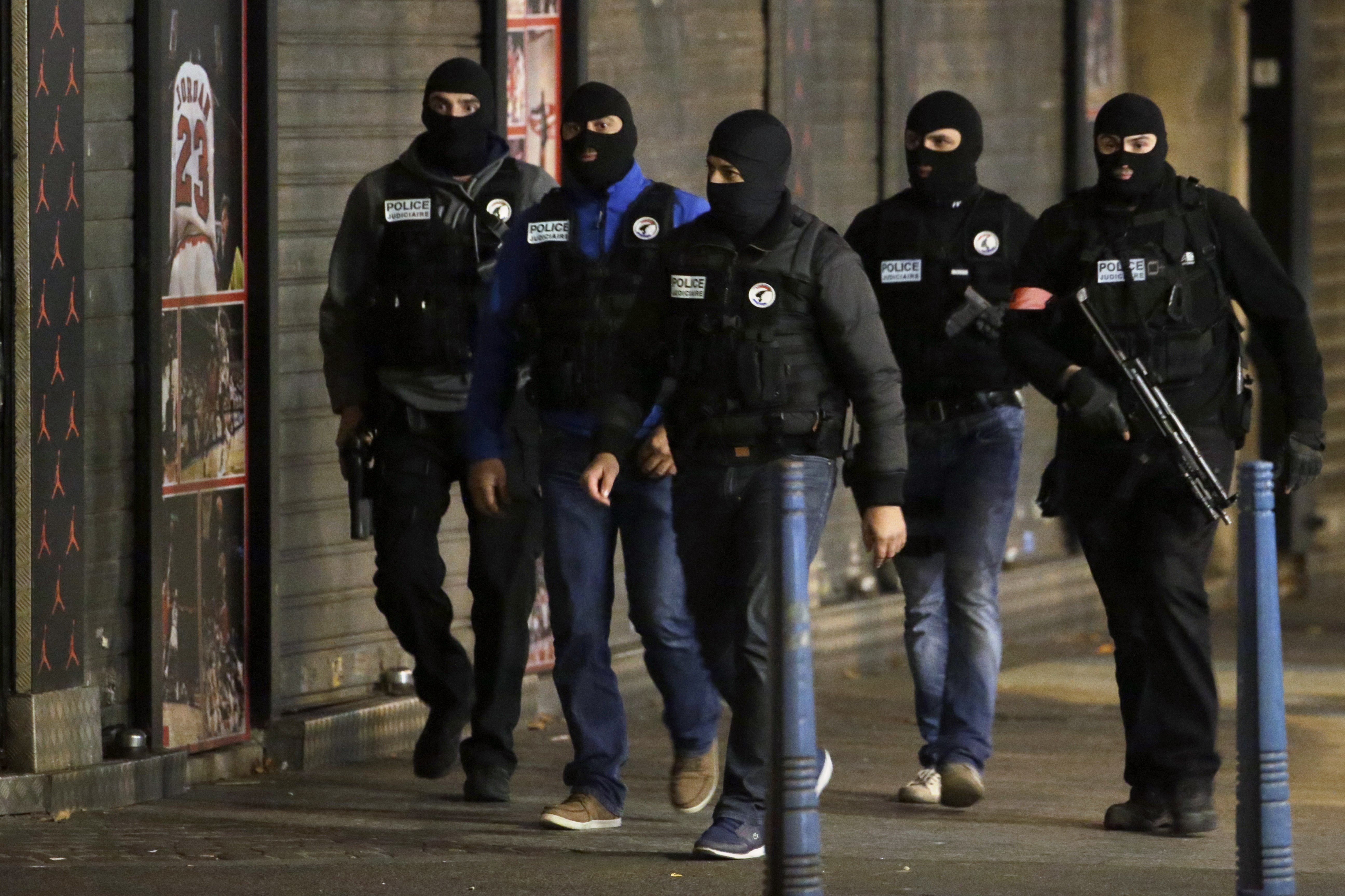 Saint-Denis police raid