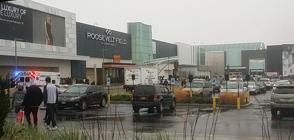 Roosevelt Field Mall shooting, Roosevelt Field Mall shots fired