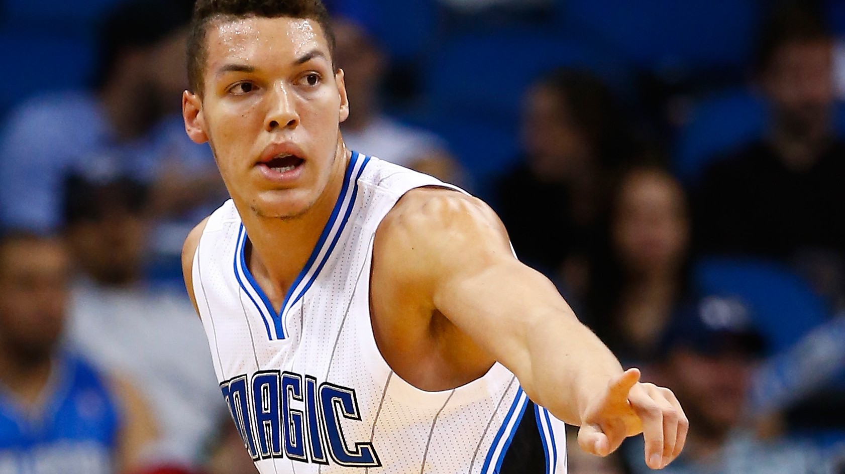 Aaron Gordon went out of his mind in the 2016 dunk contest finals (Video)