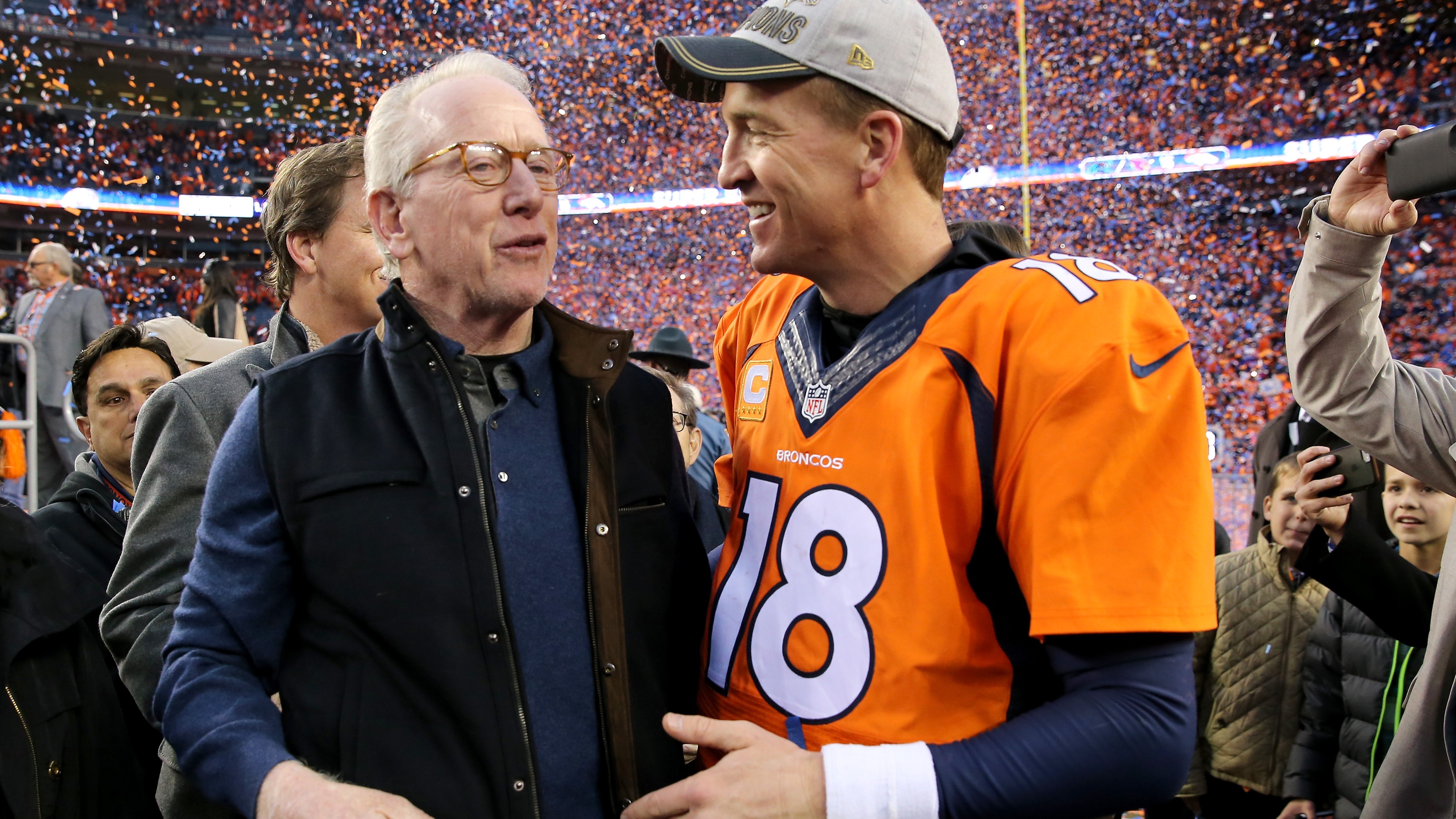 Archie Manning joins son Peyton in peddling pizza – The Denver Post