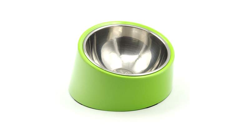 superdesign dog bowl with 15 degree tilt