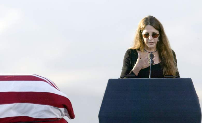 SIMI VALLEY, CA - JUNE 11: Patti Davis, daughter of former US President Ronald Reagan, pauses during words of remembrance at the funeral service for the former president at the Ronald Reagan Presidential Library June 11, 2004 in Simi Valley, California. Reagan died of pneumonia due to complications with Alzheimer's at age 93 at his home in California. (Photo by David McNew/Getty Images)