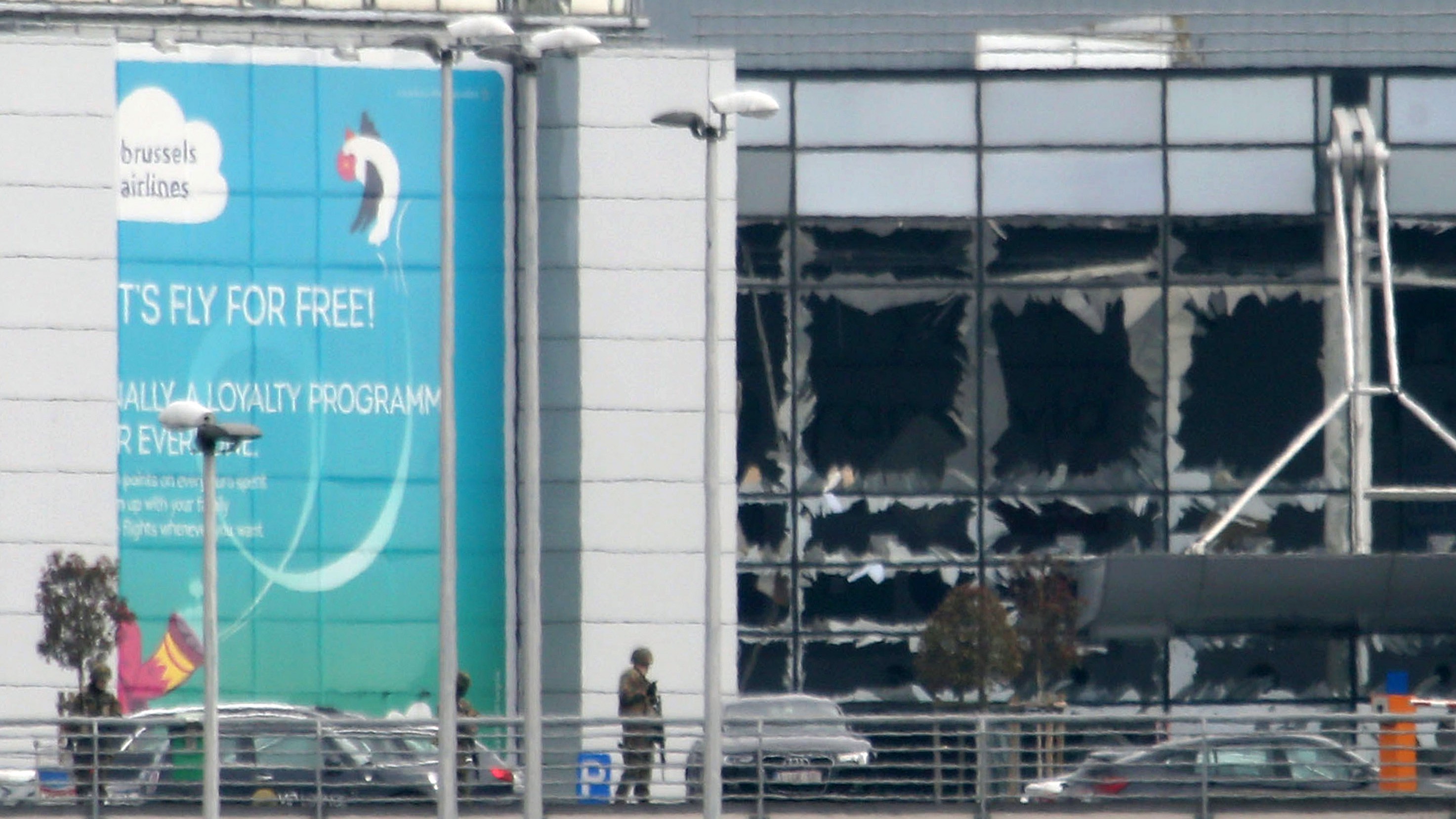 Crews and passengers being evacuated Zaventem Bruxelles International Airport after terrorist attacks. (Getty)