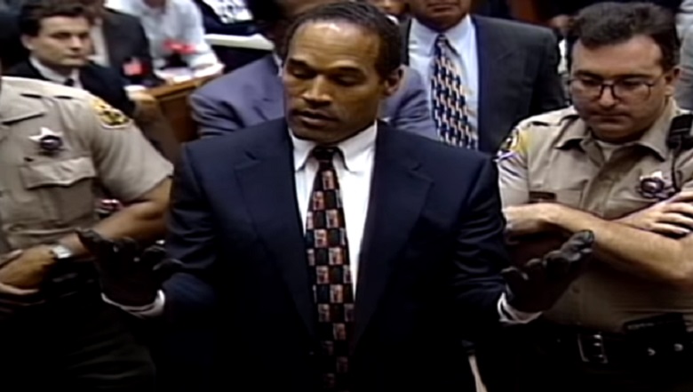 WATCH: OJ Simpson Trying On Gloves – Murder Trial Video | Heavy.com