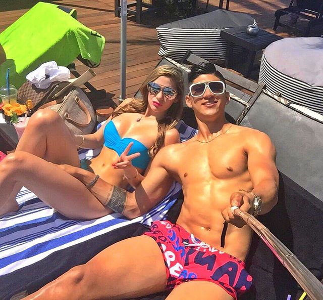Alan Pulido and his girlfriend, Ileana Salas. (Instagram)