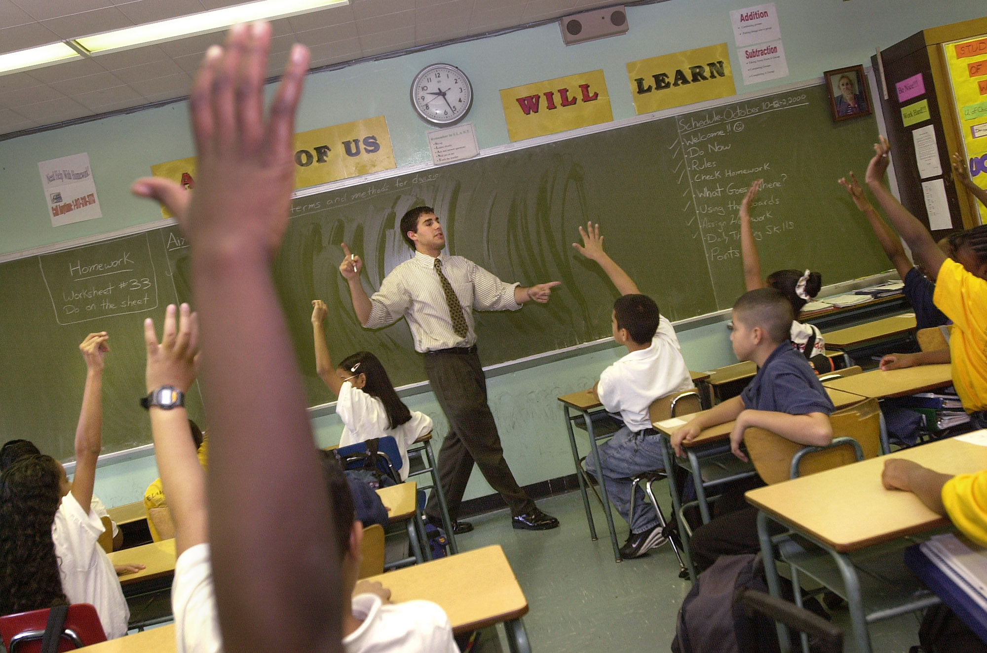 Teacher David Nieder of "Knowledge is Power Program" (KIPP) Academy takes questions from his class October 4, 2000 in The Bronx, New York. (Getty)