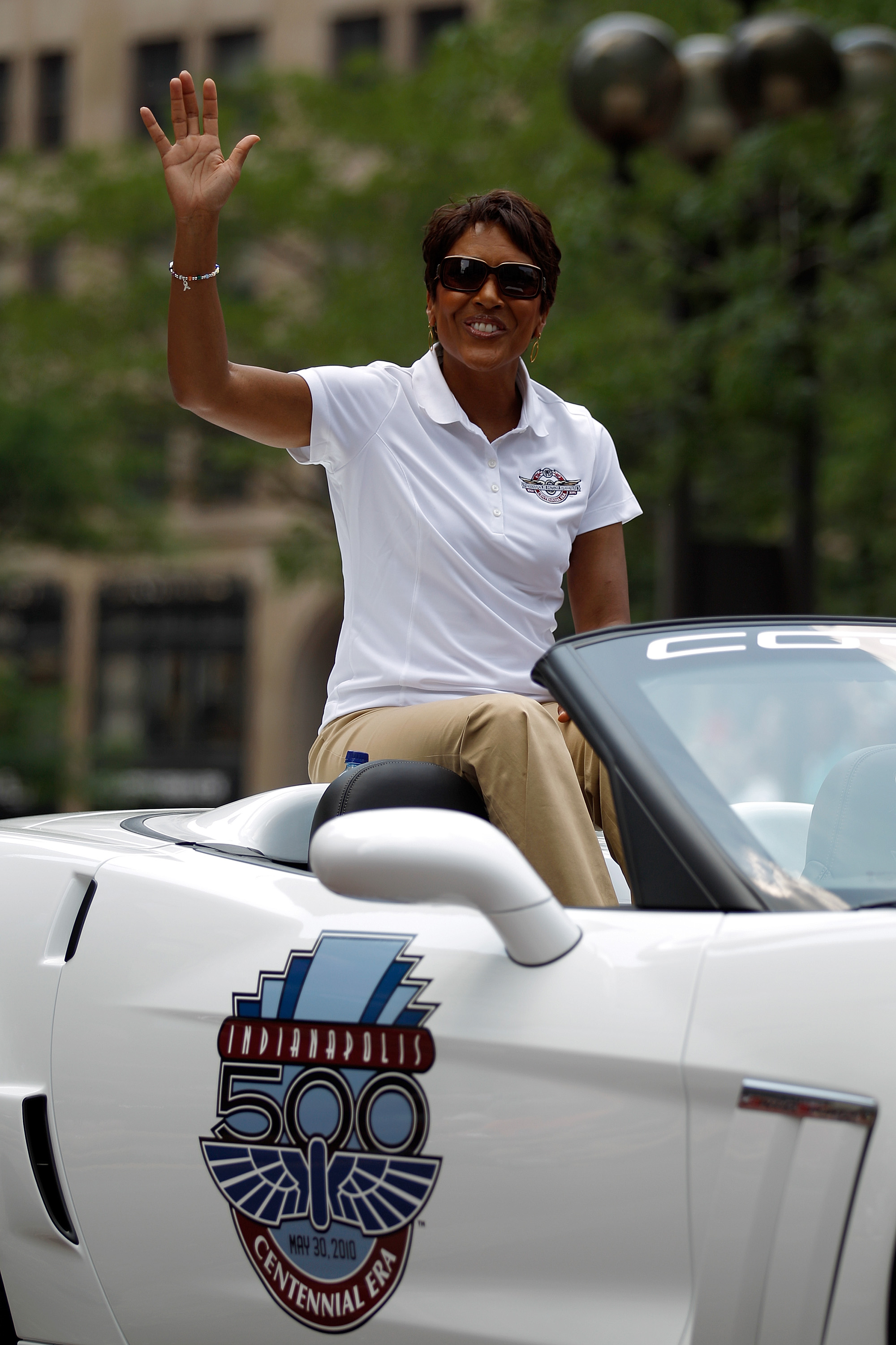Robin Roberts’ Net Worth 5 Fast Facts You Need to Know