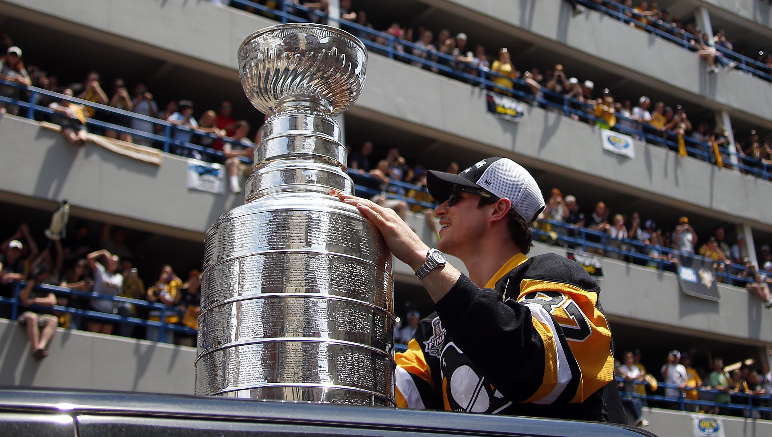 WATCH Stanley Cup Parade Highlights
