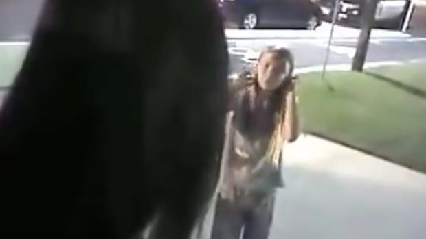 Michelle Anderson's 9 -year-old daughter watches as Michelle is arrested. (YouTube/Jasmine Anderson)