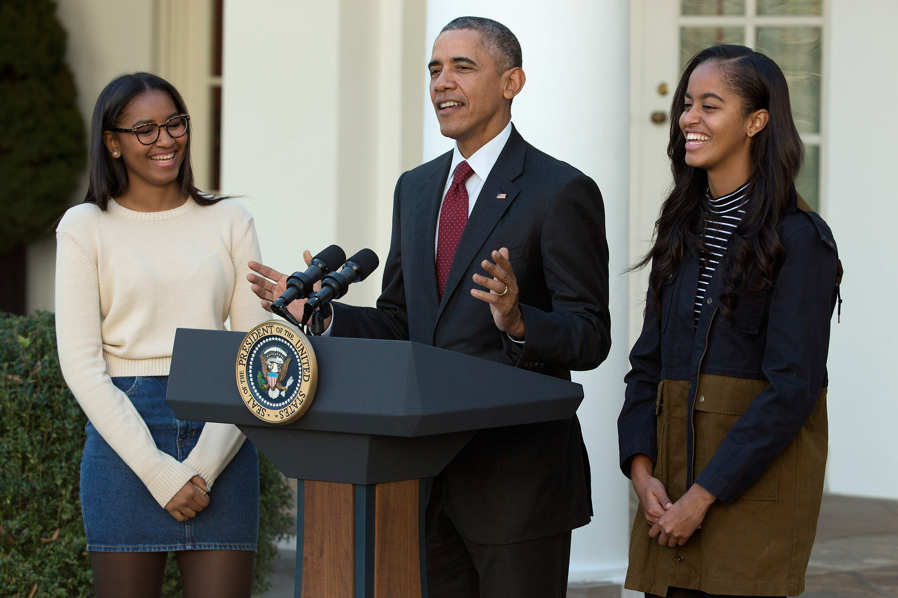 malia-sasha-obama-barack-s-daughters-5-fast-facts