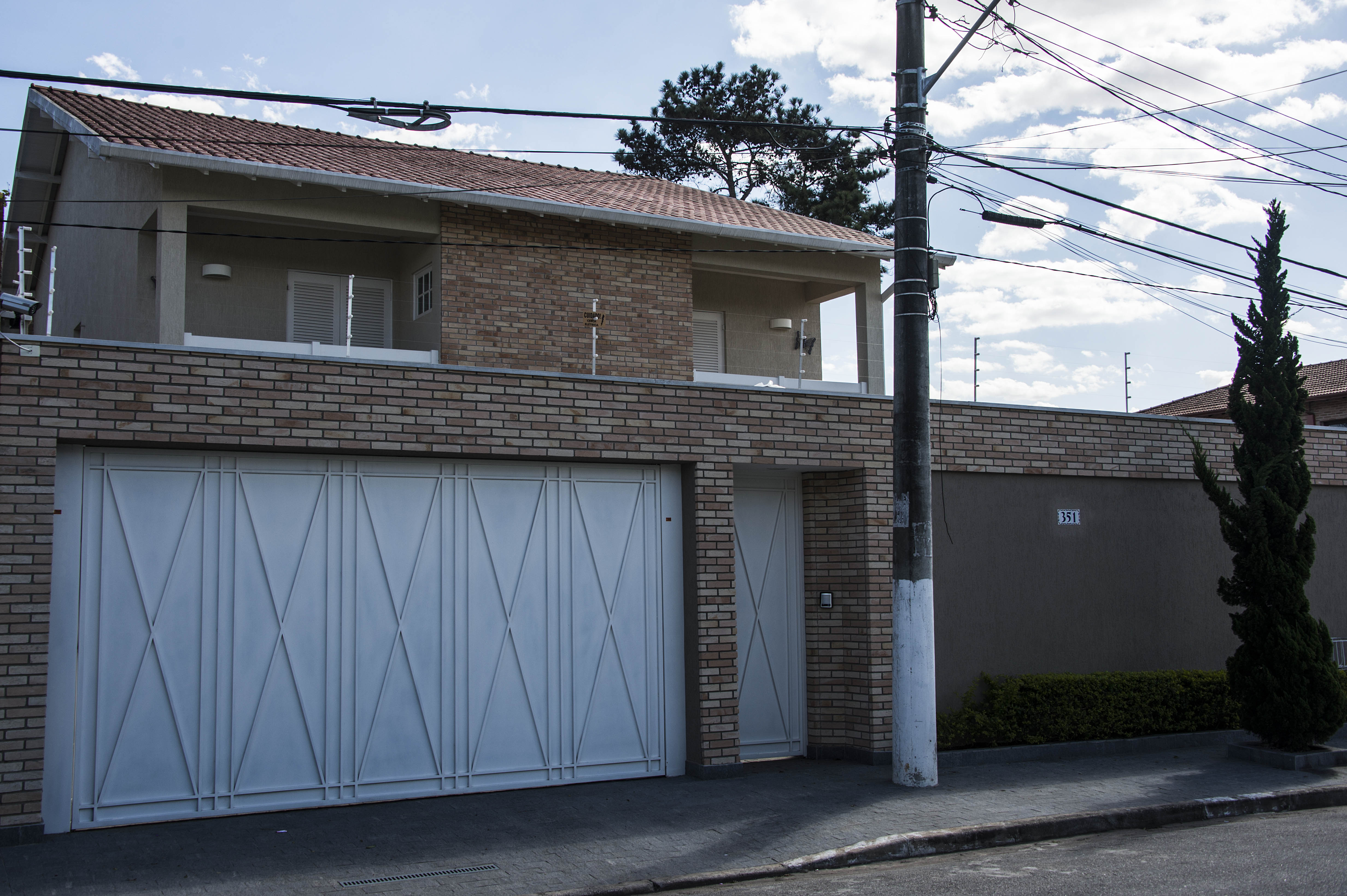 Schunck's home in Interlagos, the Sao Paulo neighborhood that hosts the Brazilian circuit of the F1 Grand Prix, TV Globo reported. According to Globo, the kidnappers are already in contact with the victim's family. (Getty)