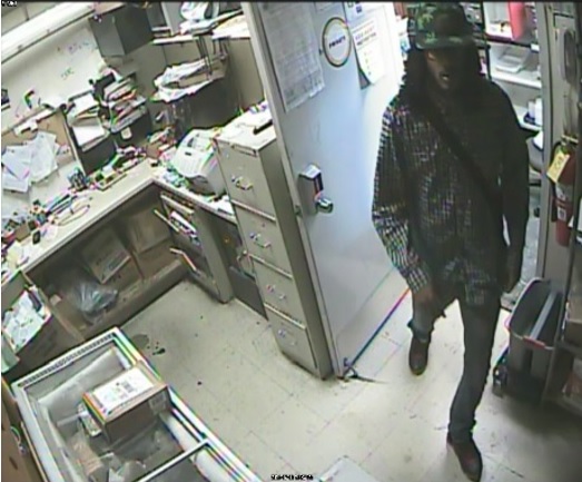 A suspect in the Lauderdale robbery. (St. Anthony police via the Minnesota Crime Alert Network)