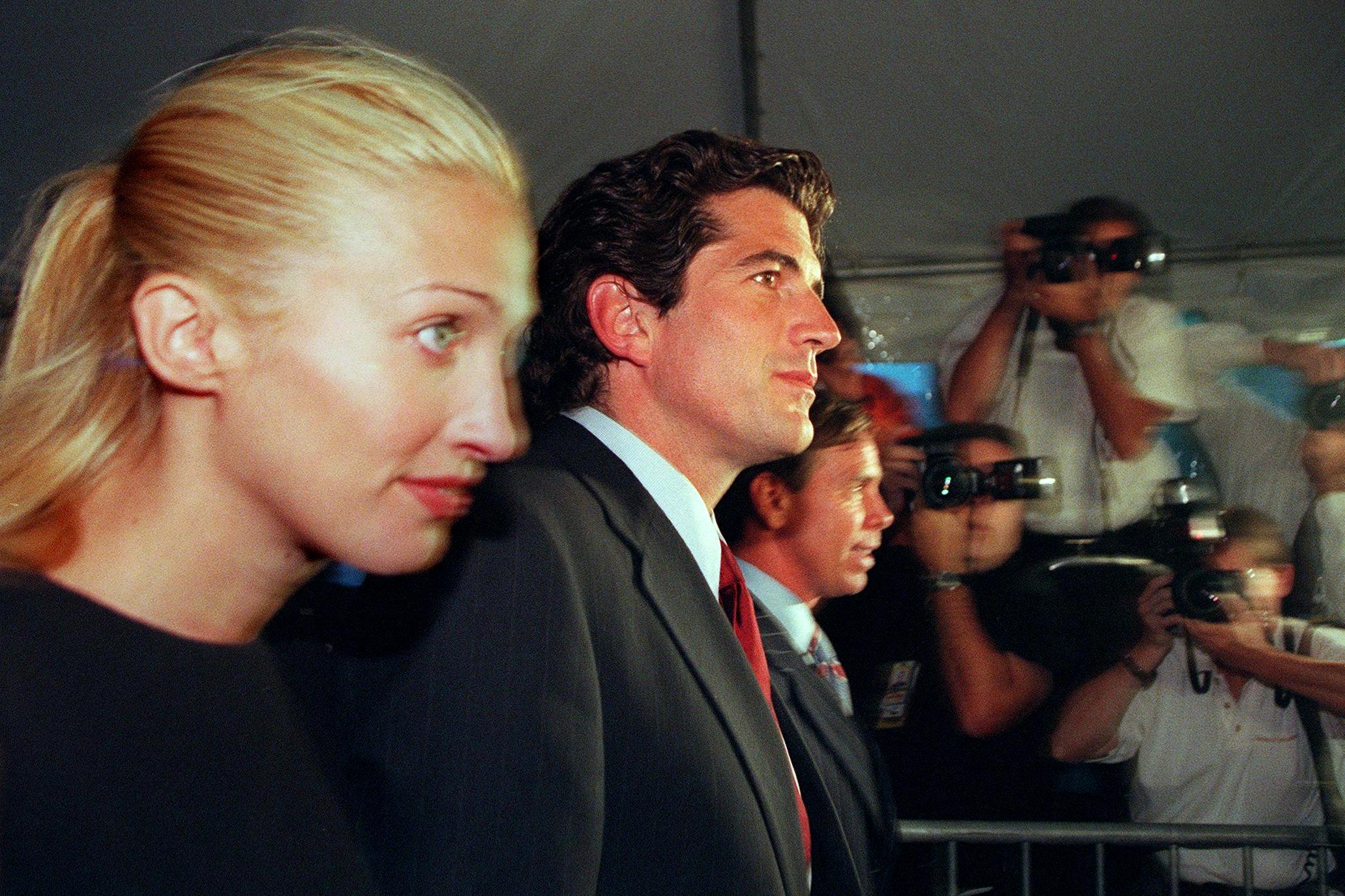 Carolyn Bessette Kennedy Jfk Jr S Wife 5 Fast Facts