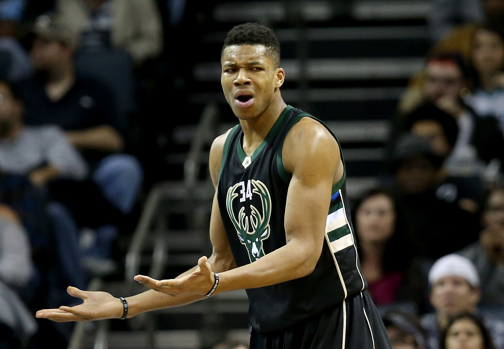 Giannis Antetokounmpo Contract: 4 Years, $100 Million With Bucks ...