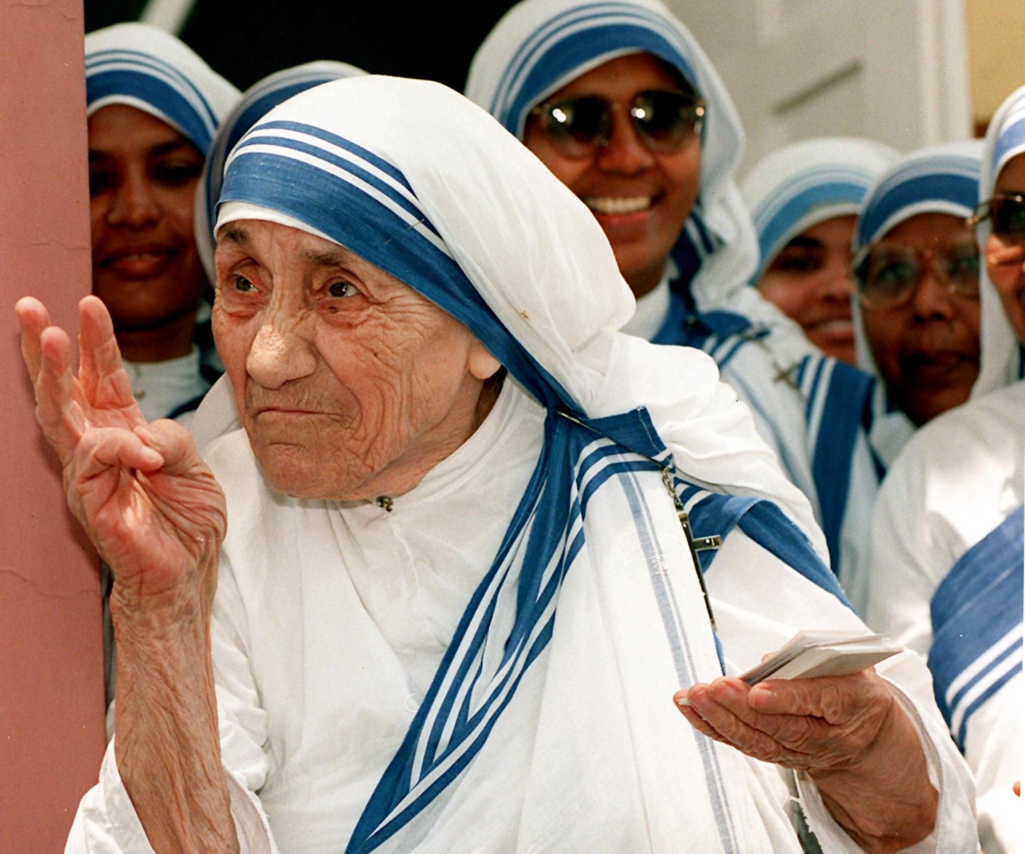 Mother Teresa: Love Eyes Poem