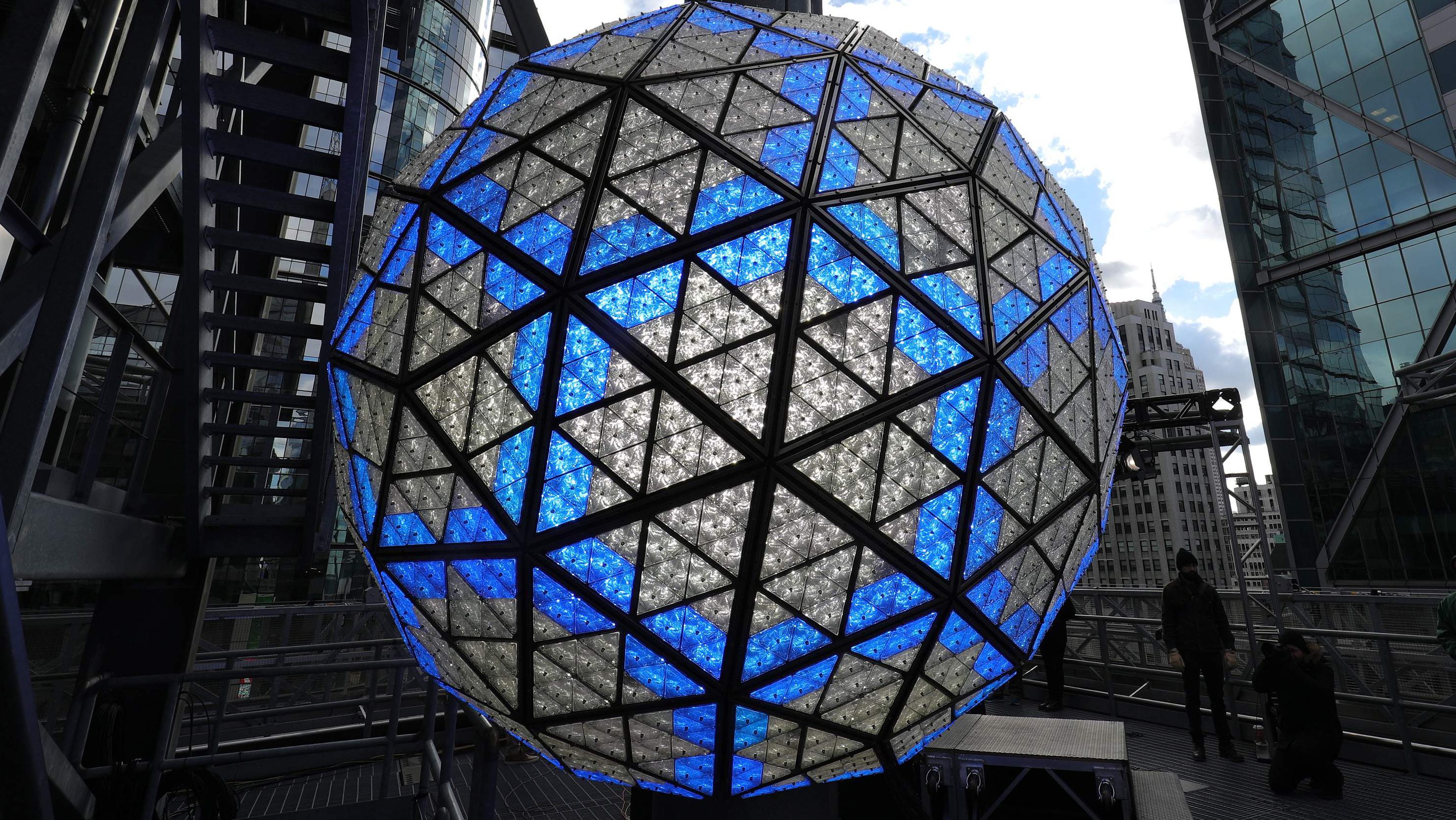 Where To Watch the Ball Drop In NYC 2016-2017: Best Places Times Square