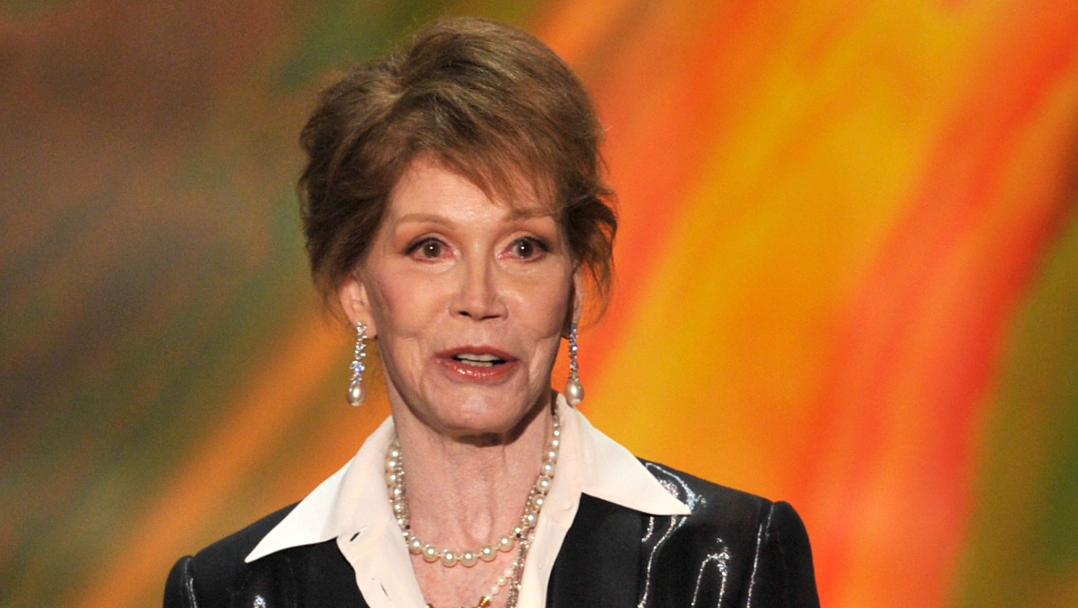 Mary Tyler Moore Net Worth 5 Fast Facts You Need to Know