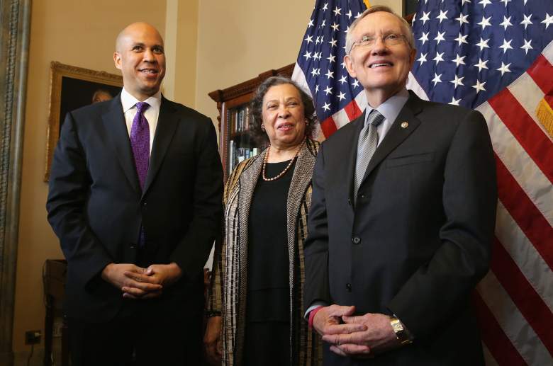 Harry Reid meets with former Cory Booker and his mother Carolyn Booker. (Getty)