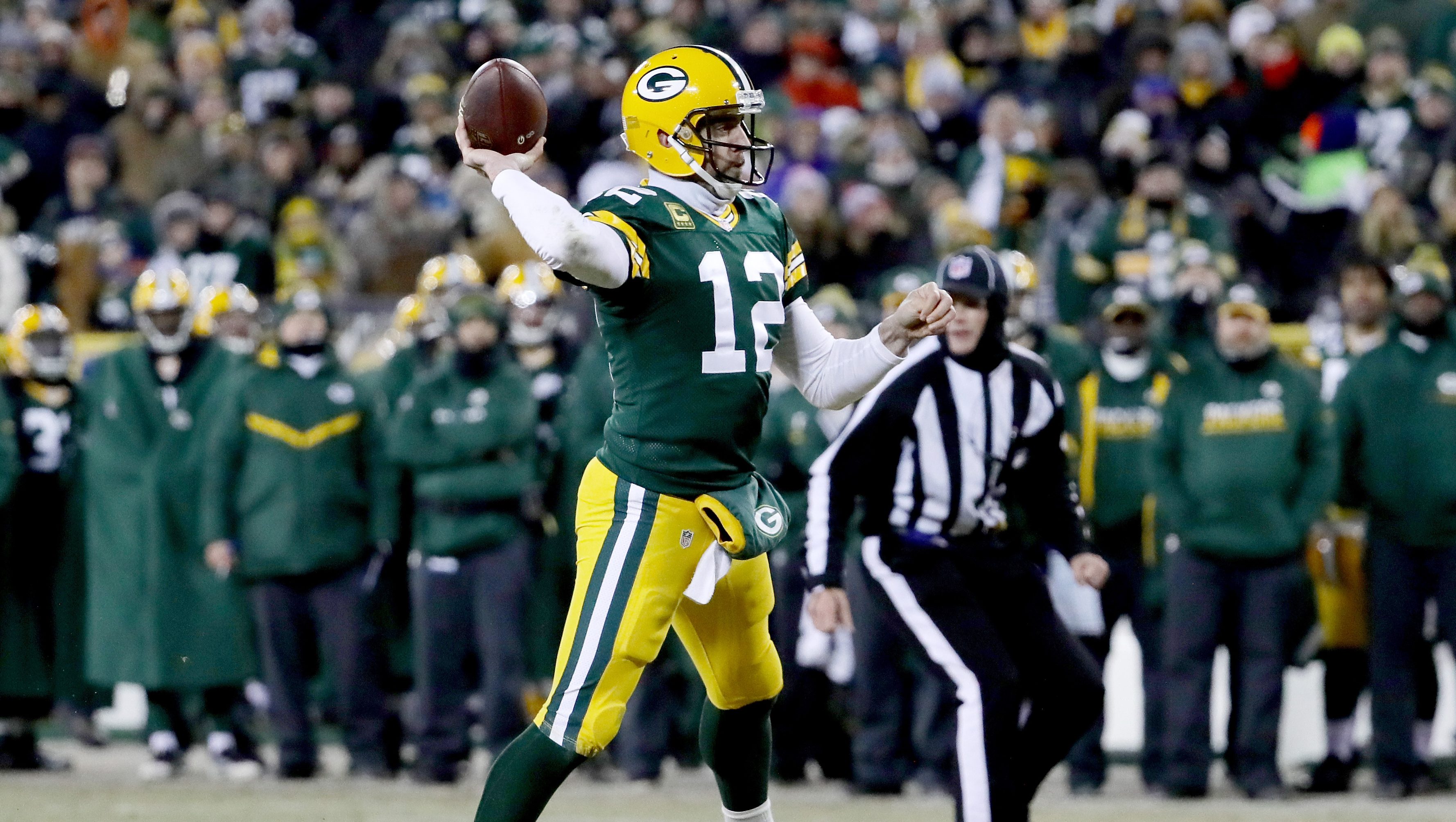 Watch Aaron Rodgers Throws Hail Mary Touchdown Pass Against Giants