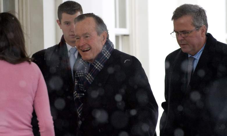 Former US President George H.W. Bush (C) and his son, former Florida Governor Jeb Bush (R), arrive at the West Wing of the White House in Washington on January 30, 2010 for a meeting with US President Barack Obama. AFP PHOTO/Saul LOEB (Photo credit should read SAUL LOEB/AFP/Getty Images)