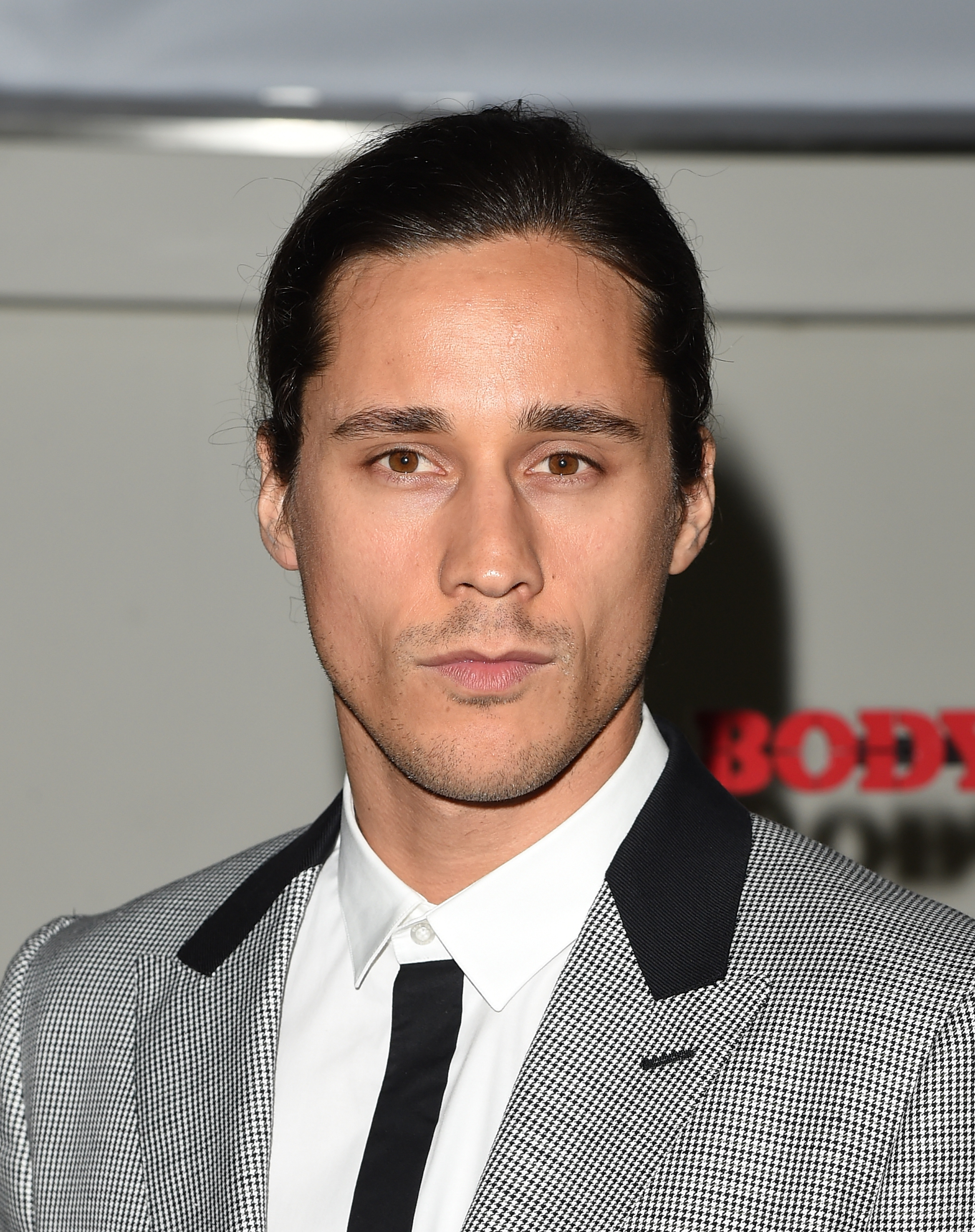 Peter Gadiot prada