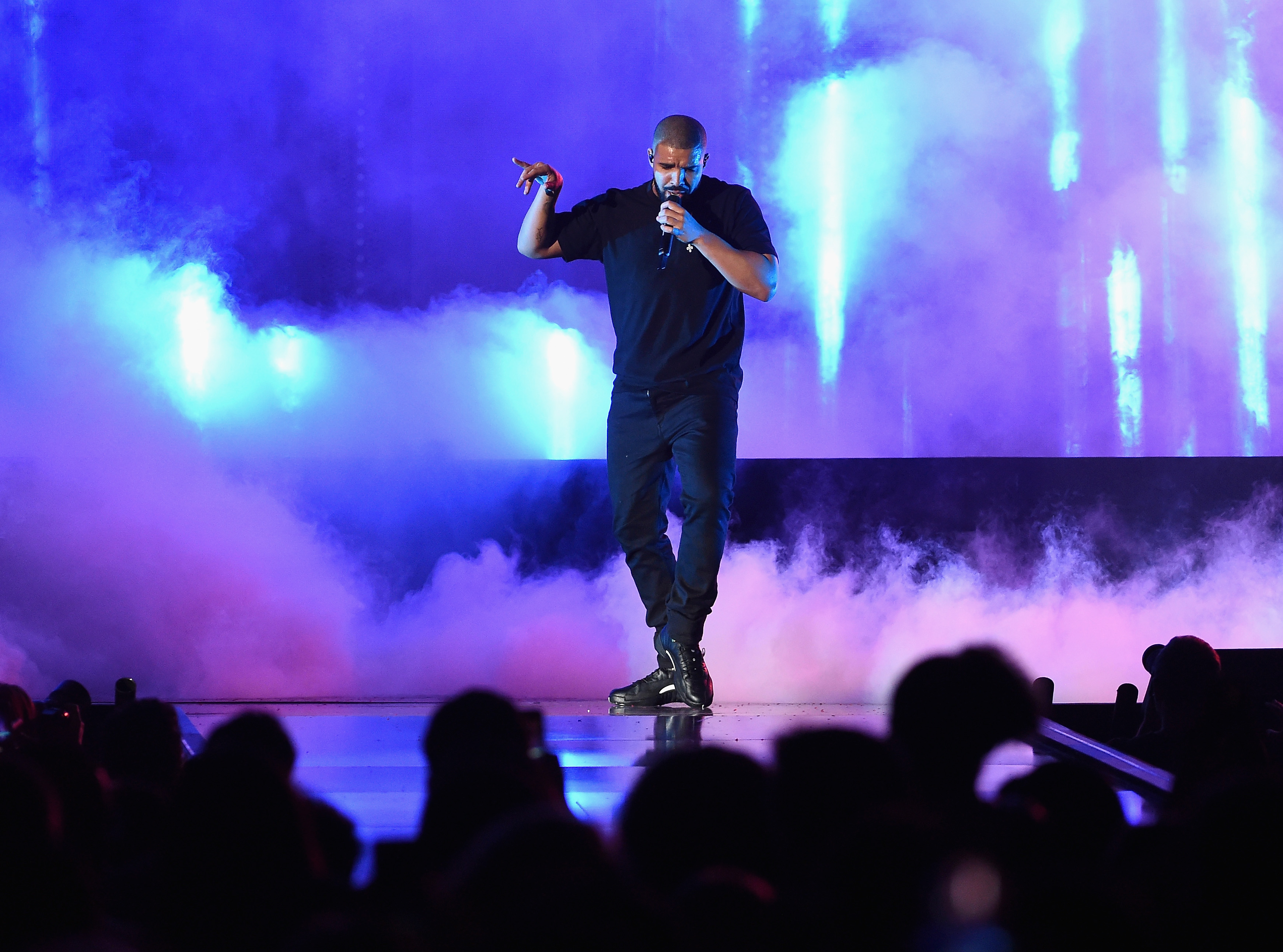 Drake performs onstage at the iHeartRadio Music Festival on September 23, 2016 in Las Vegas, Nevada. (Photo by Kevin Winter/Getty Images)