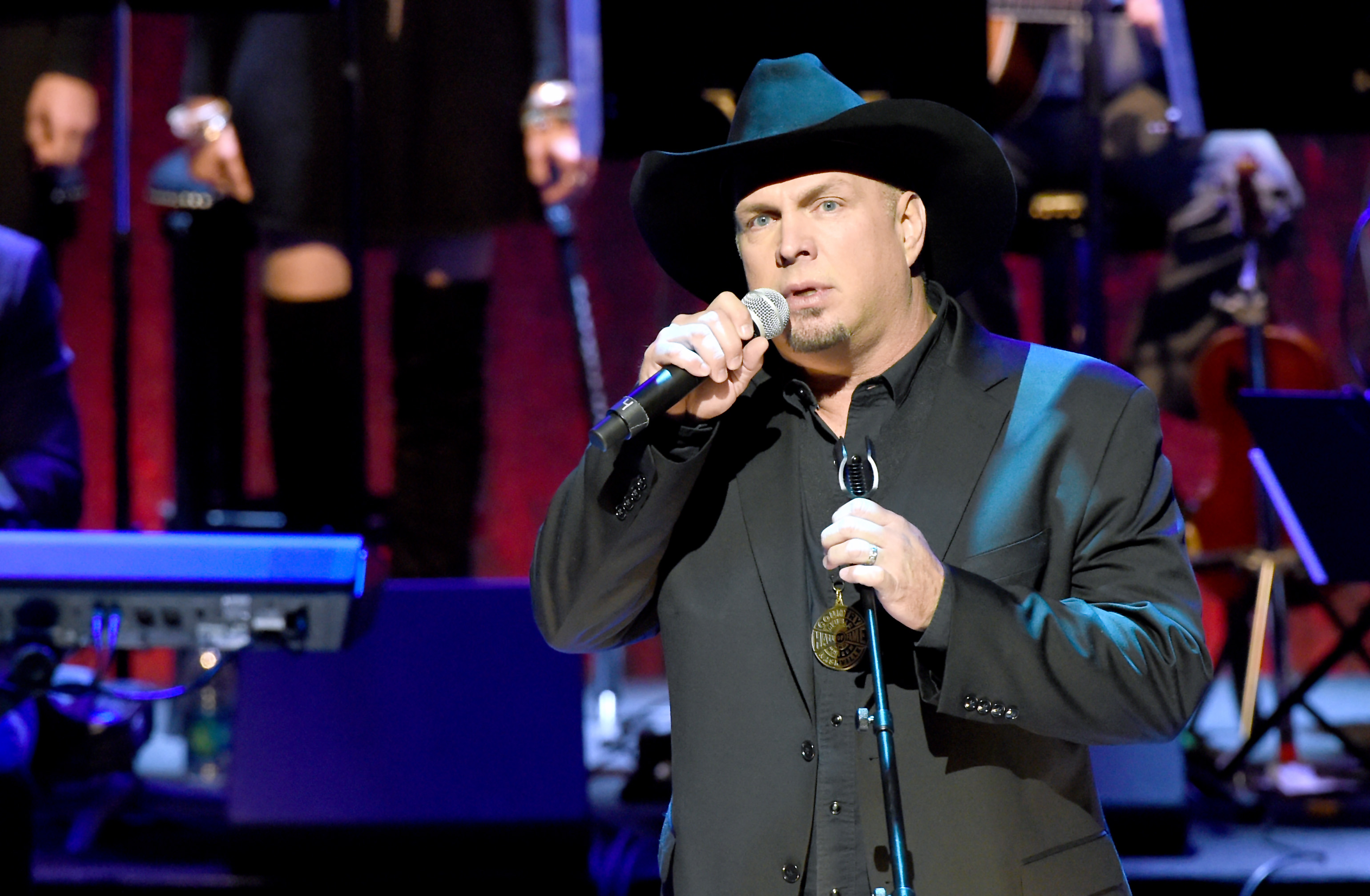 Garth Brooks: 5 Fast Facts You Need to Know