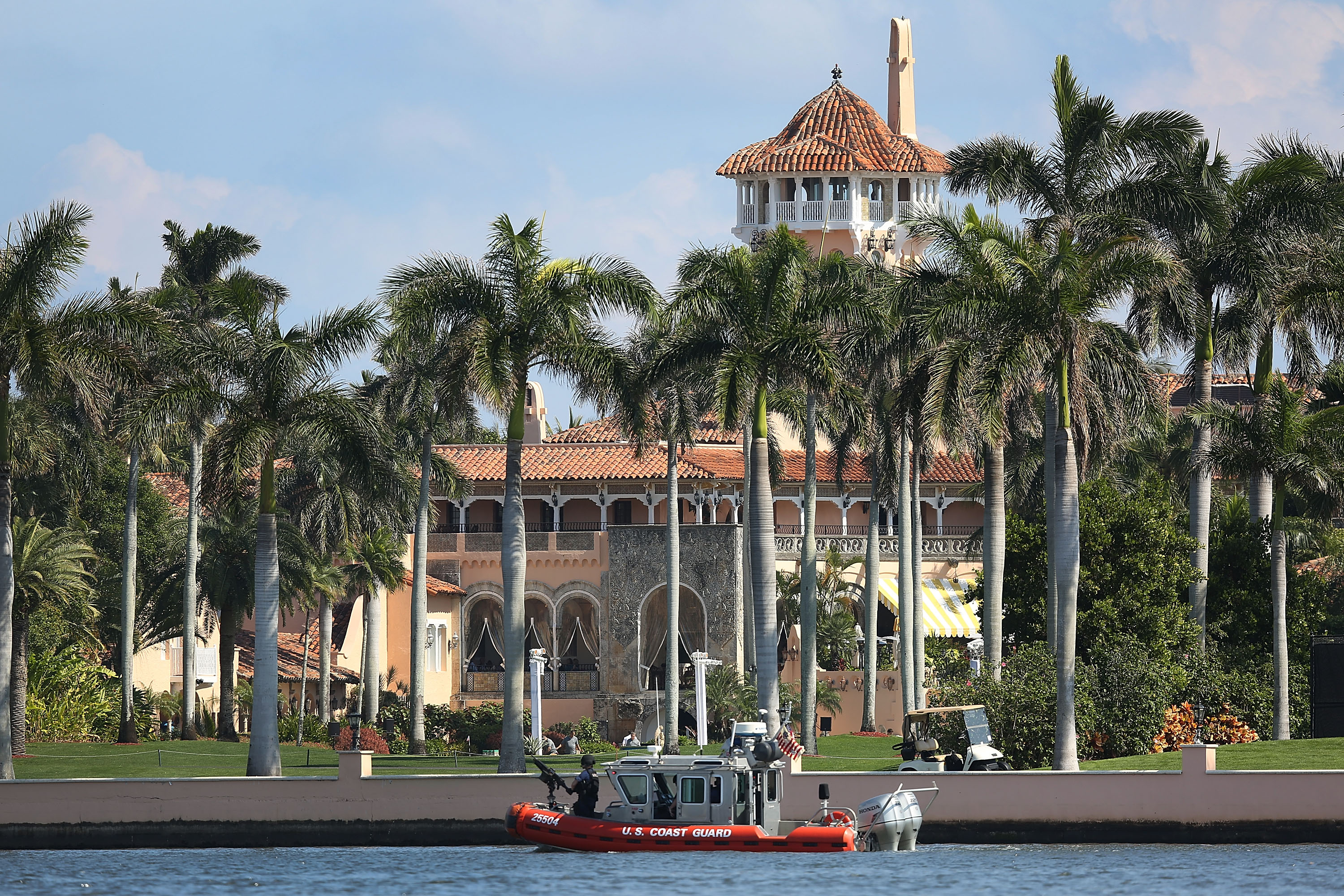 PHOTOS: Donald & Melania Trump Mar-a-Lago Vacation | Heavy.com