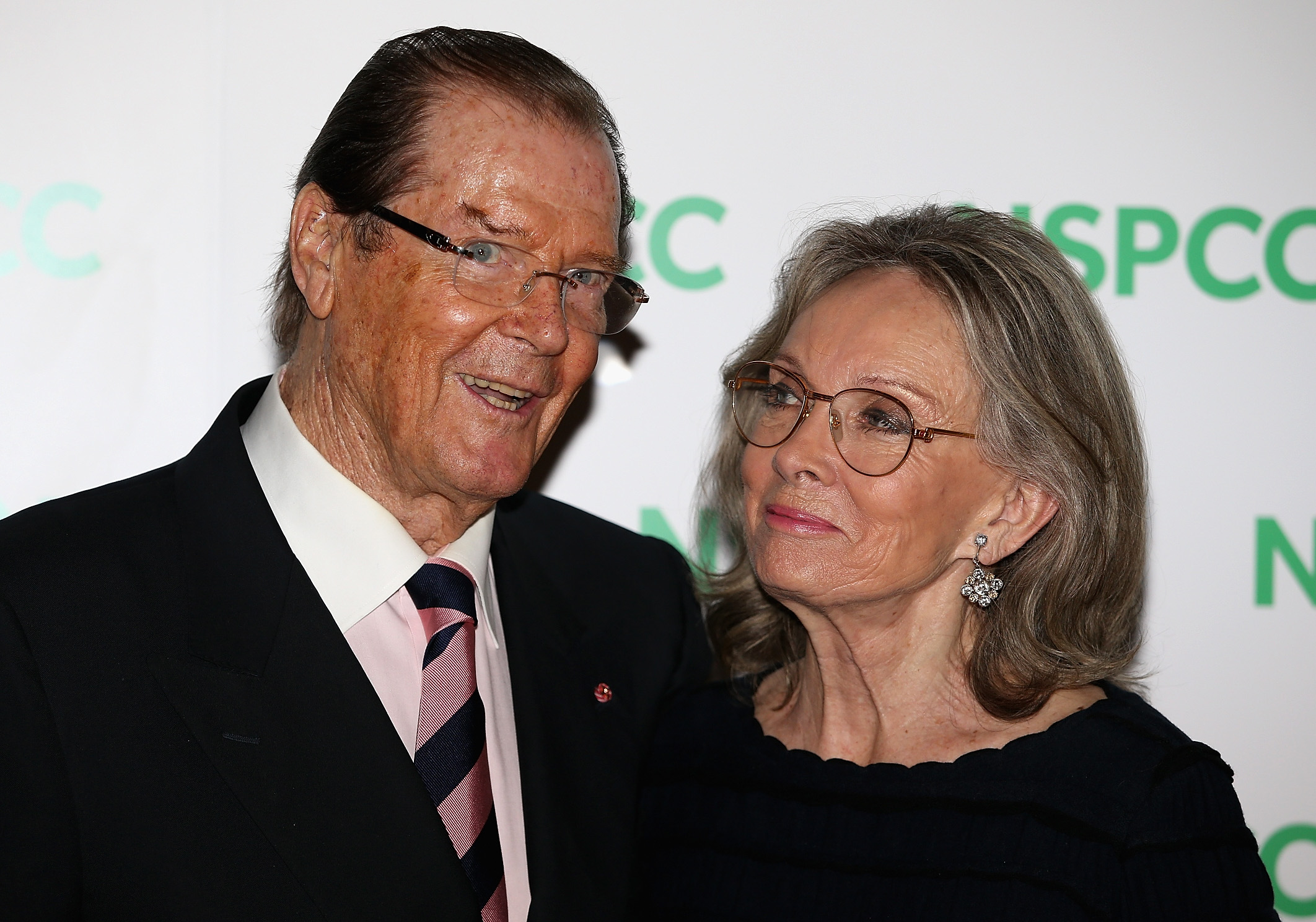 roger moore spouse licence to kill