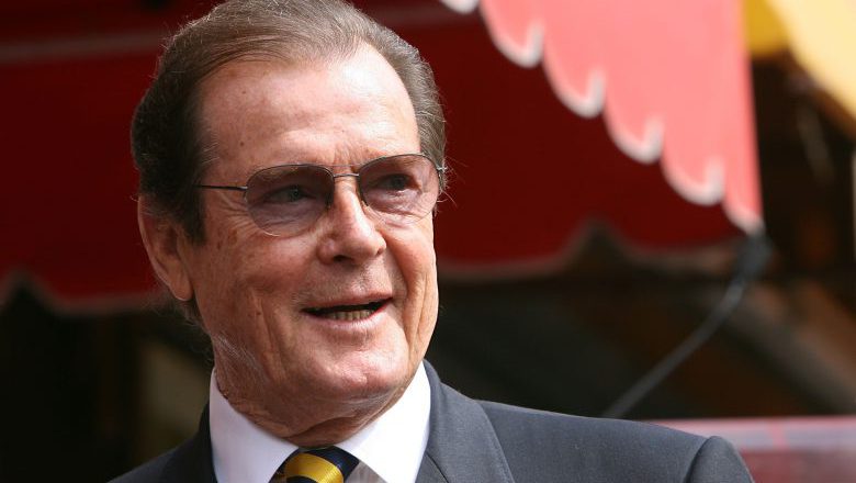roger moore age at death