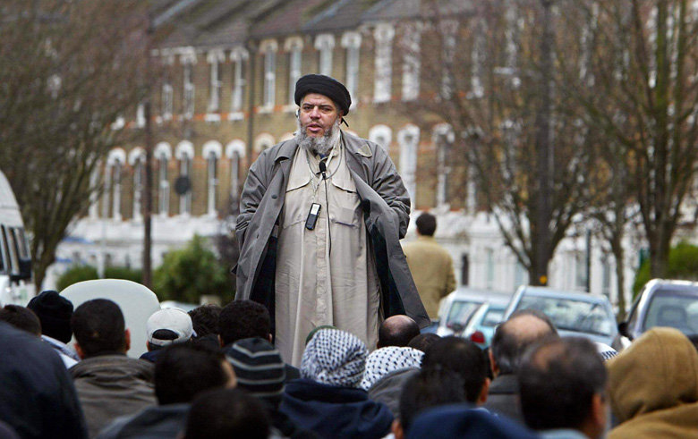 finsbury park terrorist attack, man drives over muslims in england video